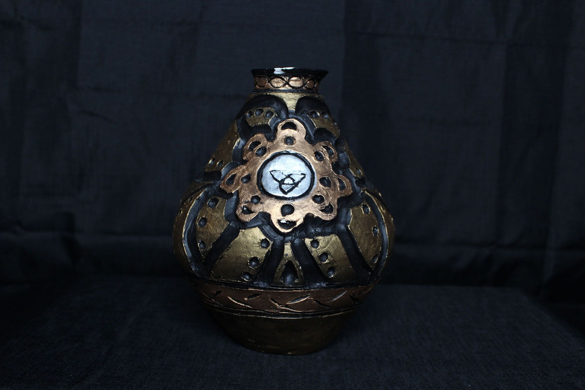 Metallic Pot